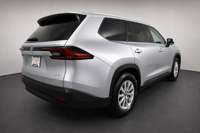 Used 2025 Toyota Grand Highlander FWD image 4