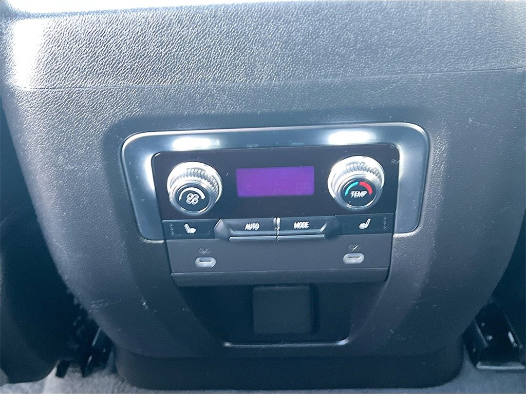 Used 2024 GMC Yukon XL Denali image 27