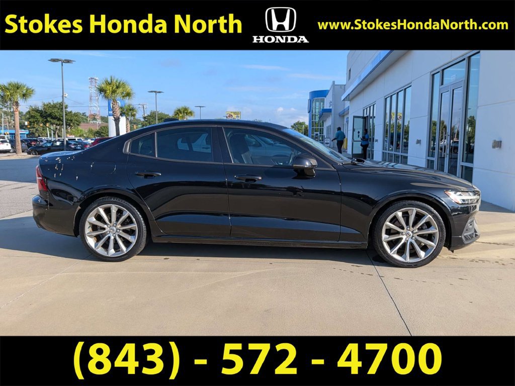 Used 2021 Volvo S60 T5 Momentum w/ Premium Package FWD image 3