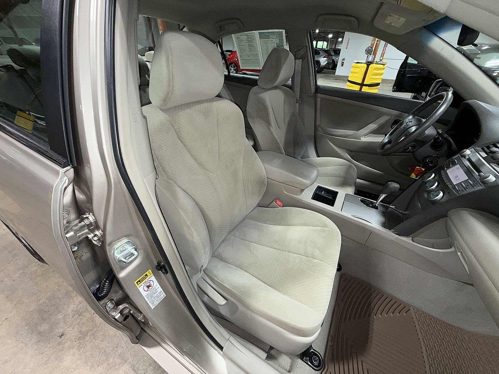 Used 2009 Toyota Camry LE FWD image 16