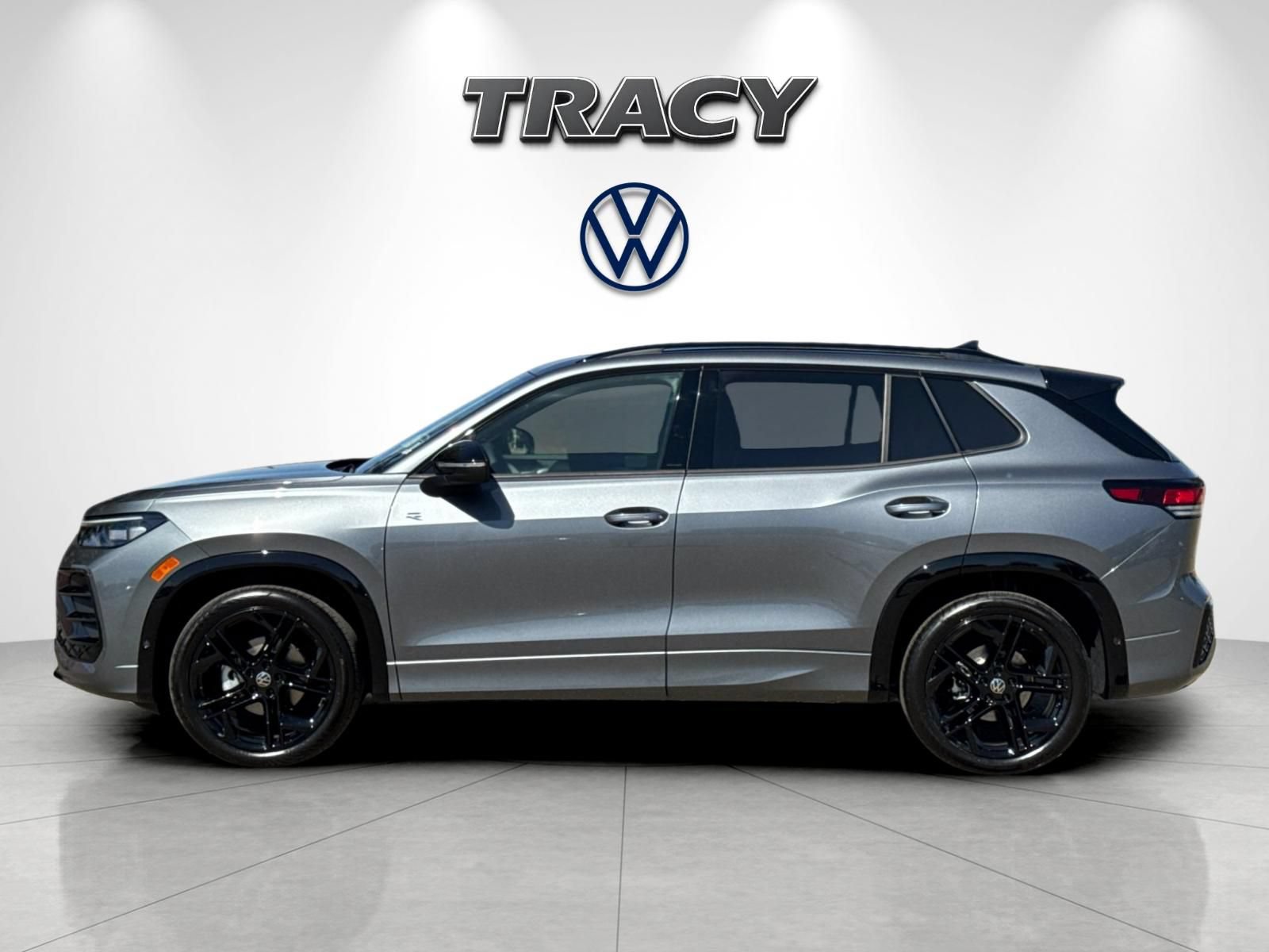 New 2026 Volkswagen Tiguan SE R-Line FWD image 7