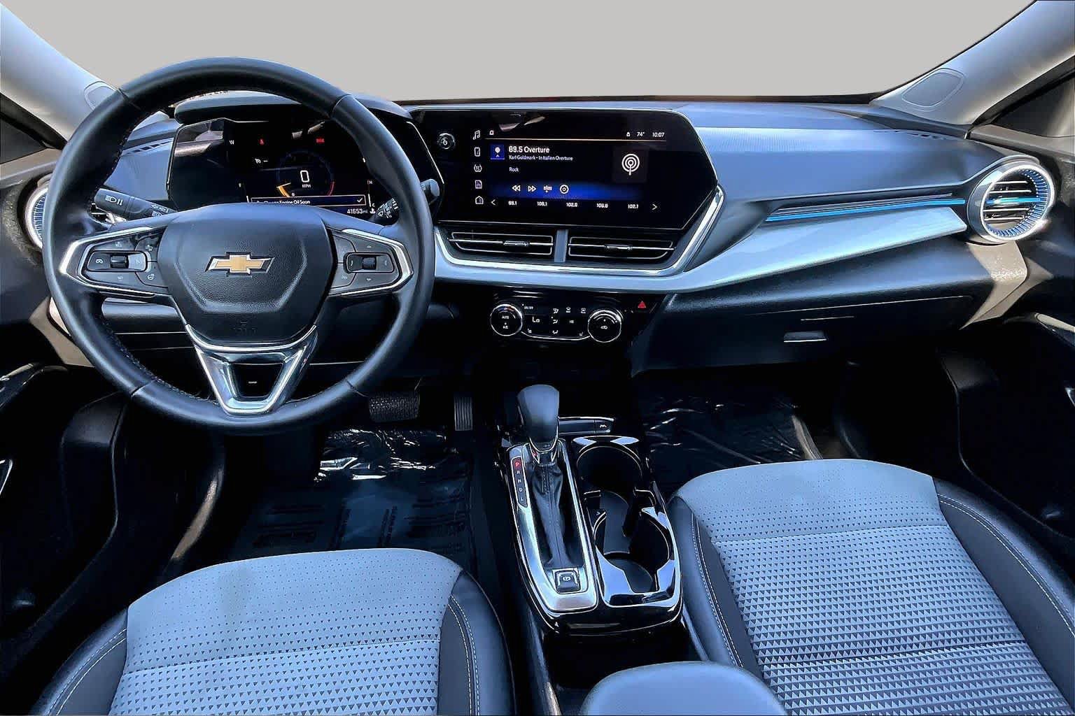 Used 2025 Chevrolet Trax LT w/ LT Convenience Package FWD image 15