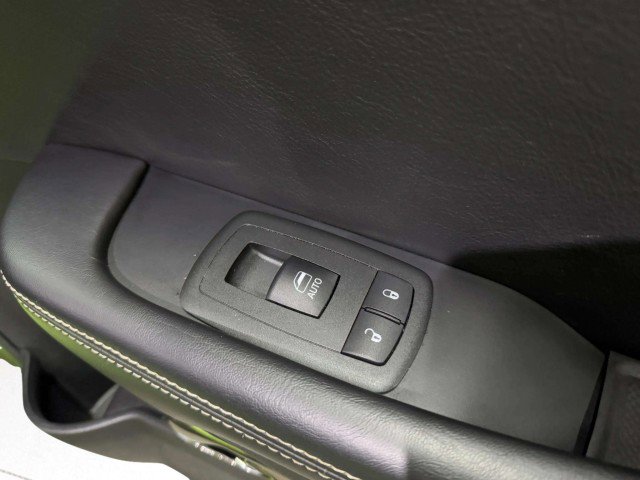 Used 2015 Dodge Challenger SRT Hellcat image 40