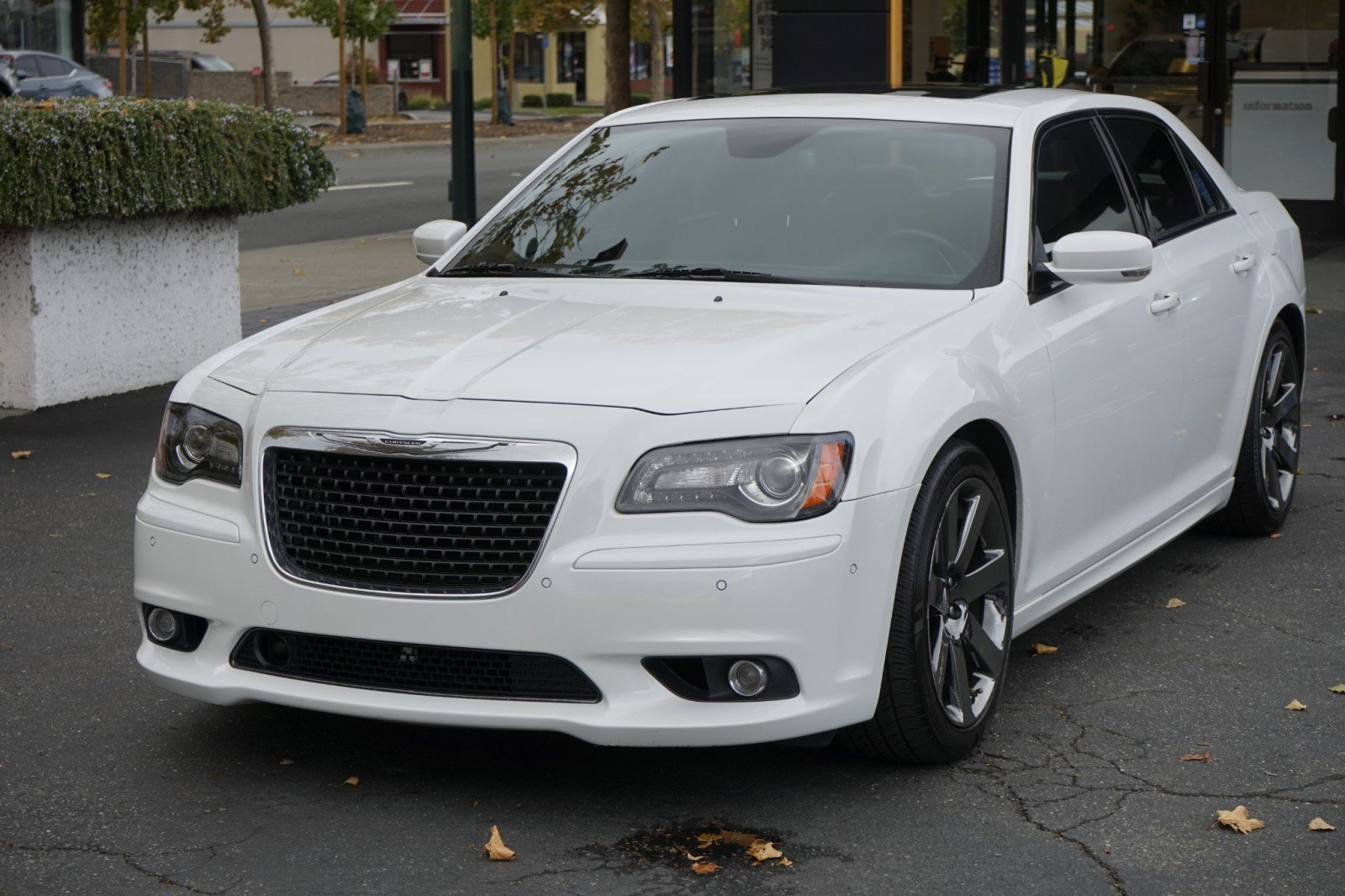 Used 2014 Chrysler 300 SRT8 w/ Leather Interior Group image 4