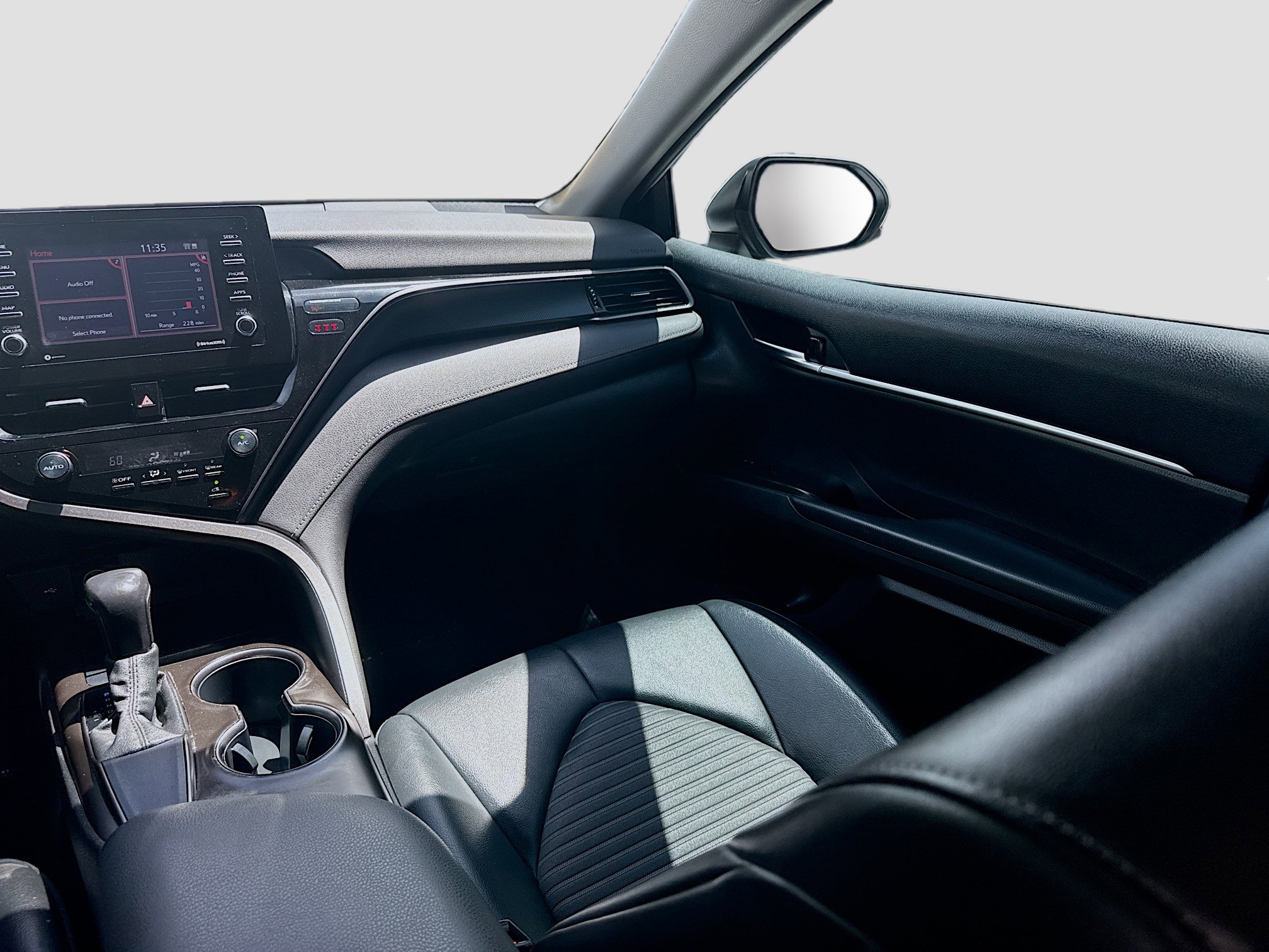 Used 2021 Toyota Camry SE FWD image 21