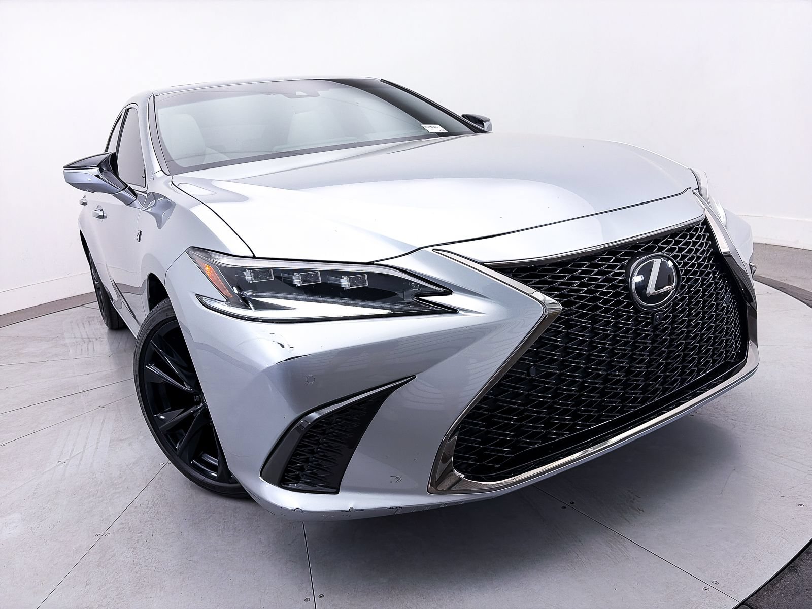 Used 2024 Lexus ES 300h F Sport FWD image 3