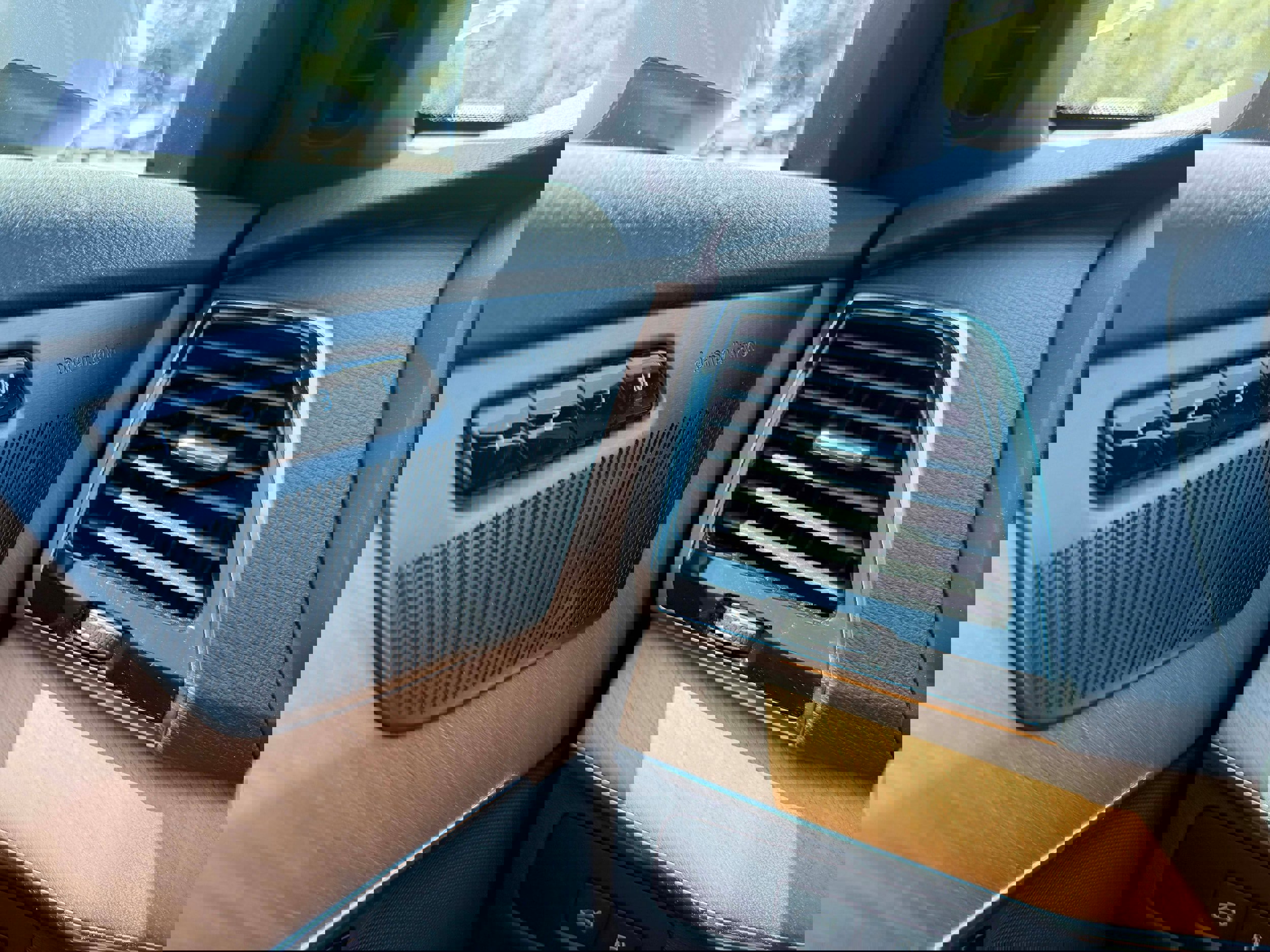 Certified 2025 Volvo XC90 T8 Plus w/ Protection Package Premier image 14