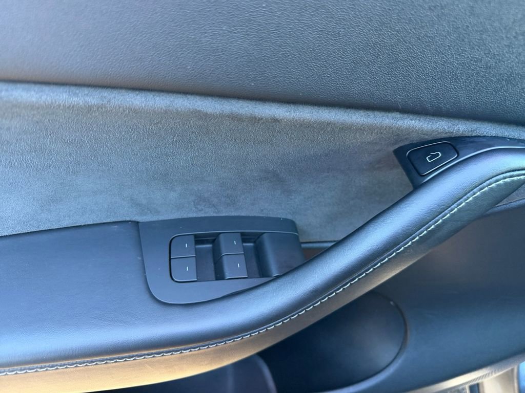 Used 2021 Tesla Model Y Performance image 23