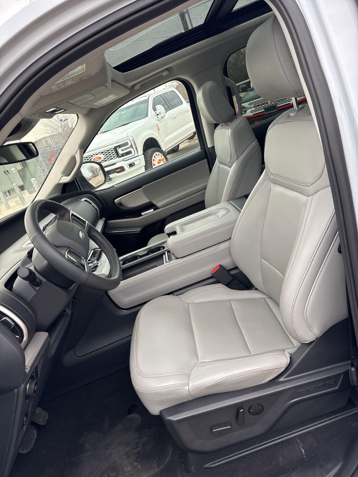 Certified 2025 Ford Expedition Active image 9