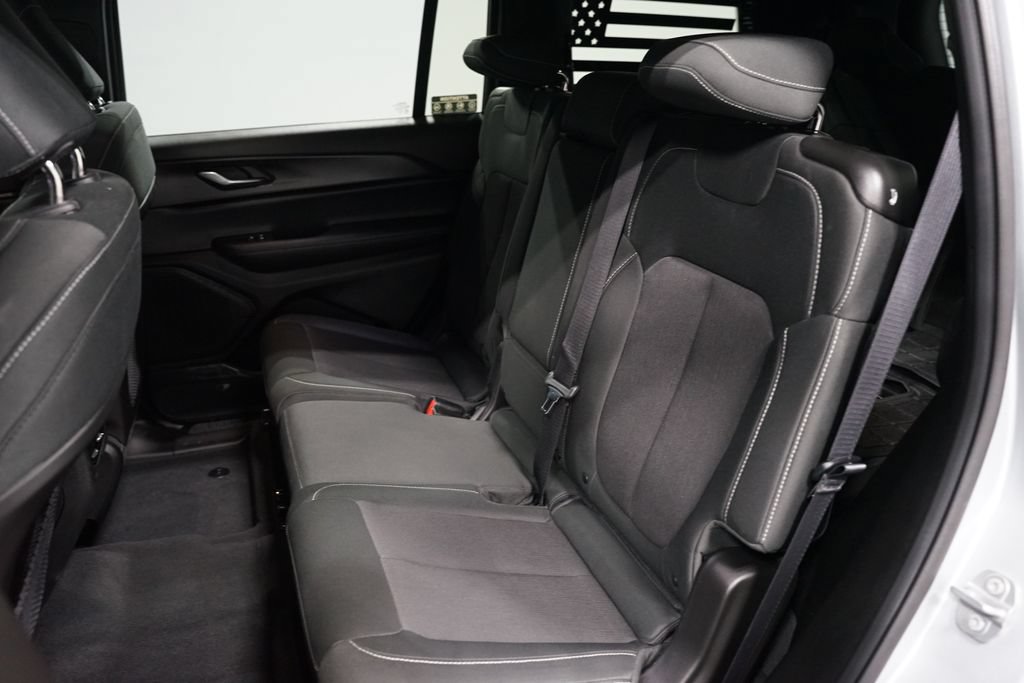 Used 2025 Jeep Grand Cherokee L Laredo RWD image 29