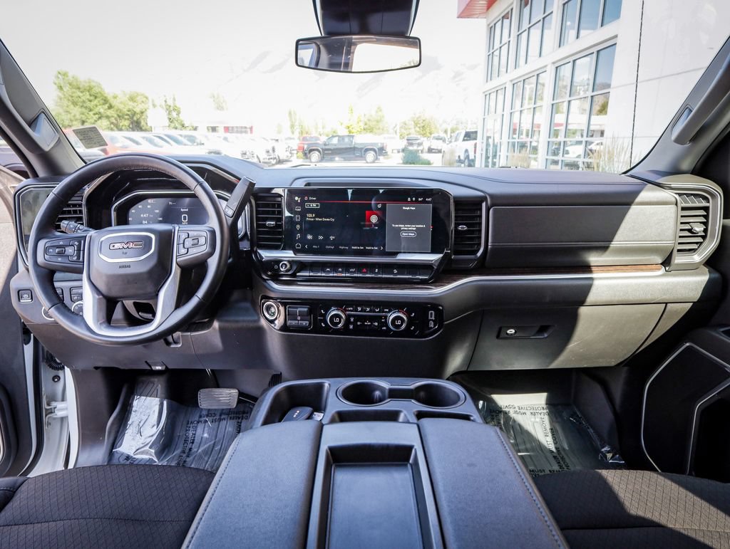 Used 2024 GMC Sierra 1500 SLE w/ X31 Off-Road Package AWD/4WD image 17