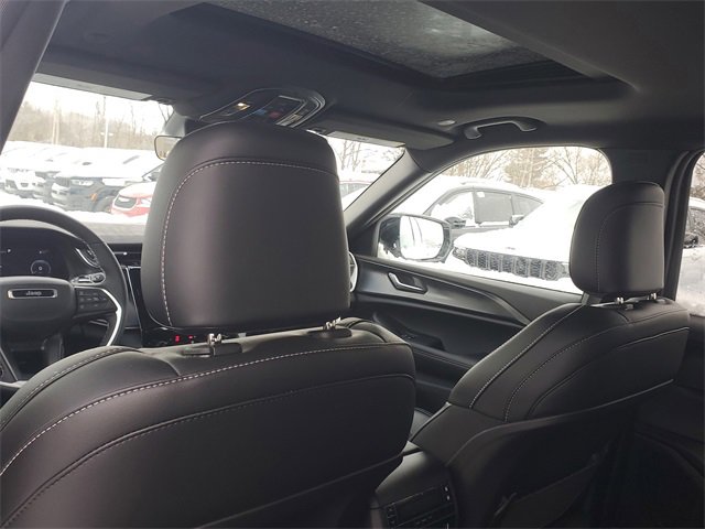 New 2025 Jeep Grand Cherokee L Altitude image 12