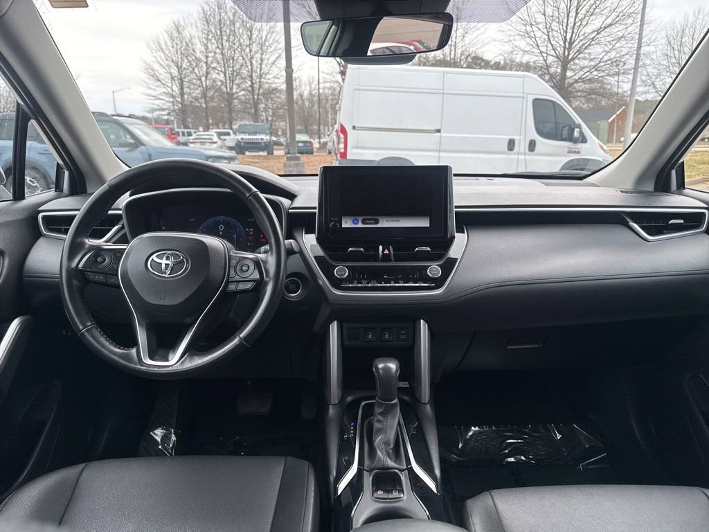 Used 2023 Toyota Corolla Cross XLE image 10