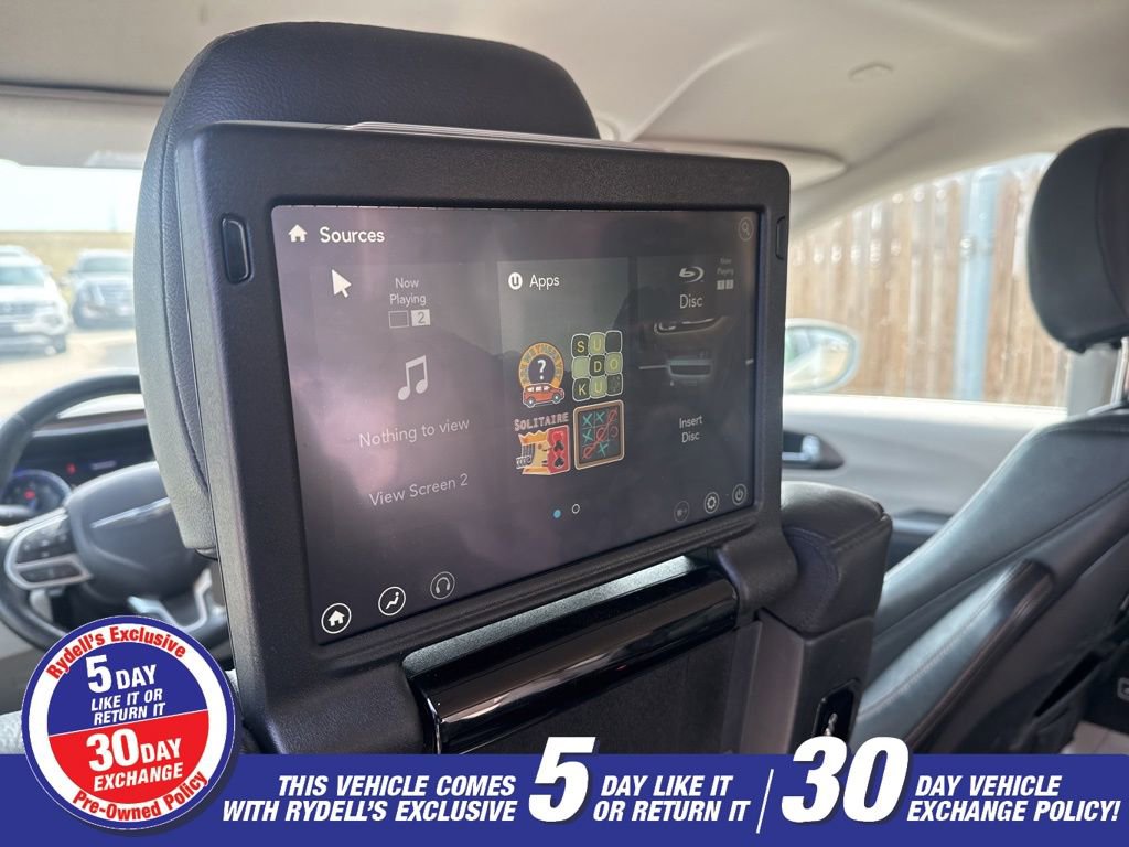 Used 2017 Chrysler Pacifica Touring-L Plus w/ Tire & Wheel Group image 13