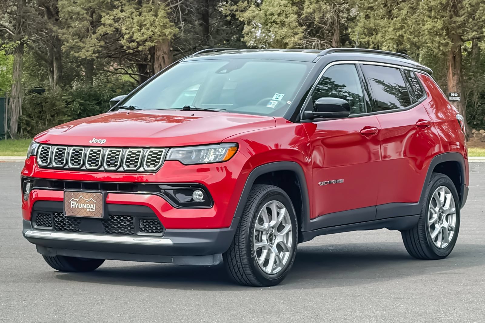Used 2025 Jeep Compass Limited AWD/4WD image 9