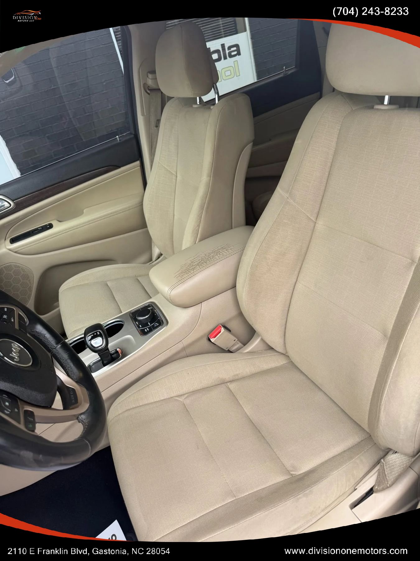 Used 2014 Jeep Grand Cherokee Laredo w/ 18" Wheel & 8.4" Radio Group AWD/4WD image 8