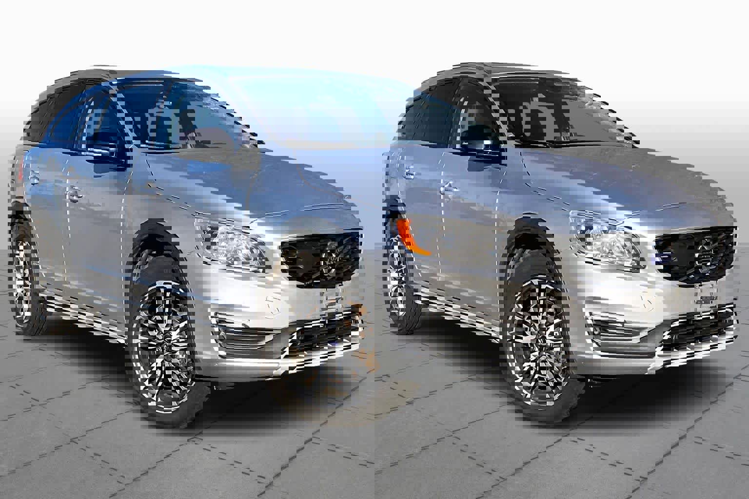 Used 2017 Volvo V60 T5 Cross Country w/ Convenience Package image 3