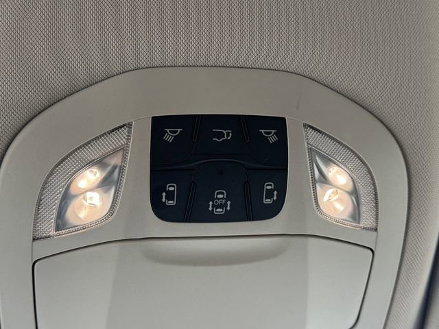 Used 2023 Chrysler Voyager LX image 12