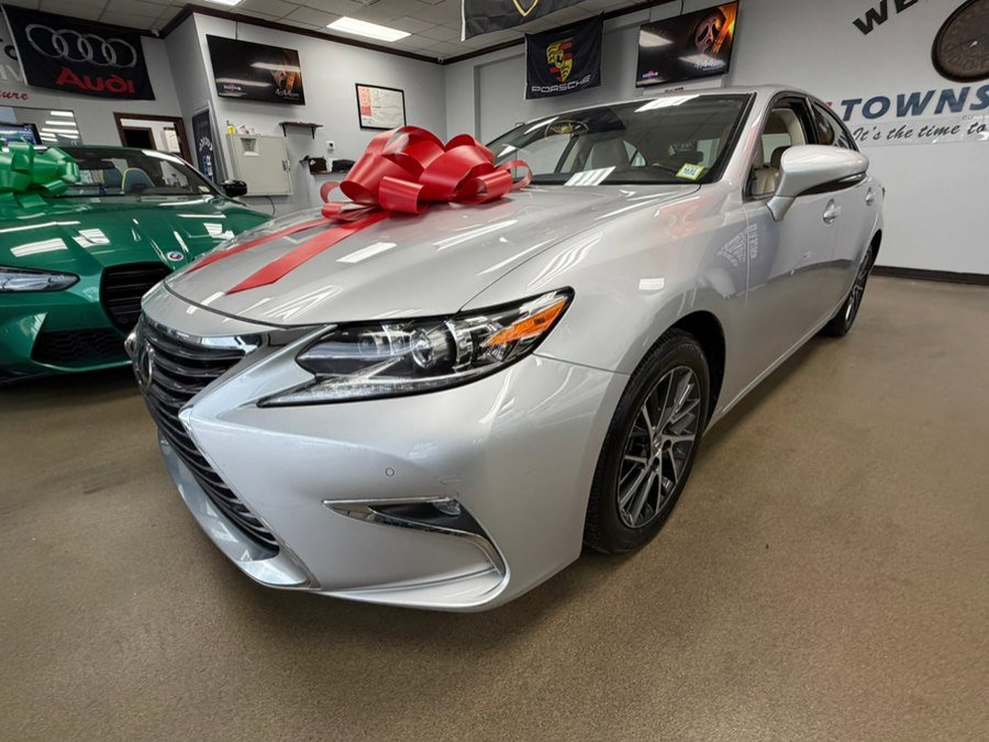Used 2016 Lexus ES 350 w/ Luxury Package w/Wood Trim image 2