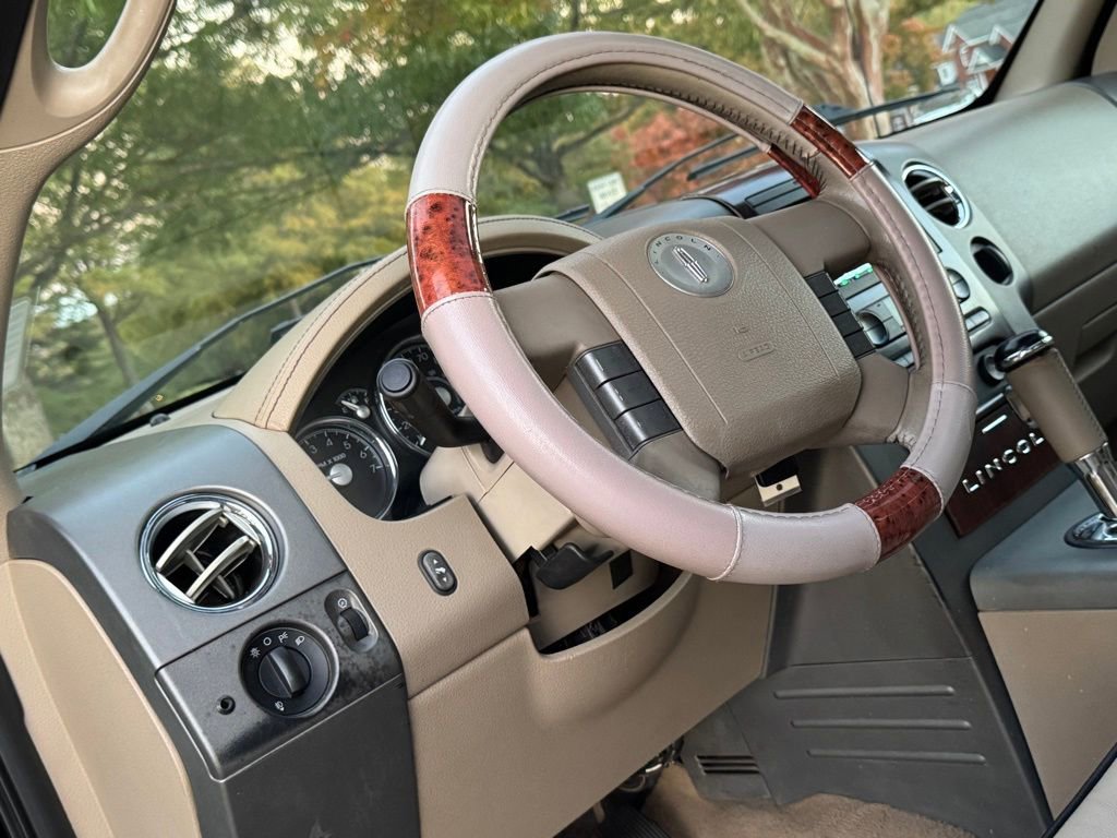 Used 2006 Lincoln Mark LT 4x4 image 4