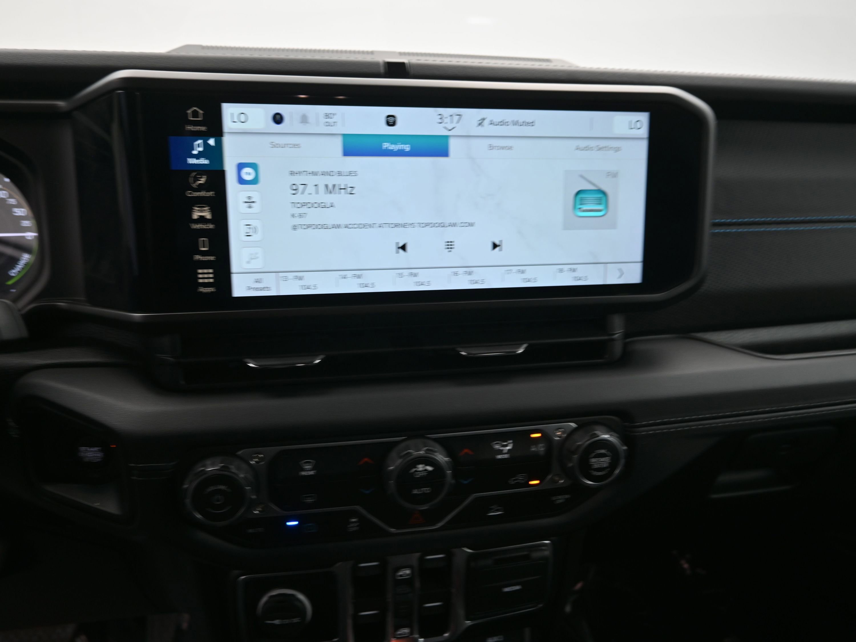 Used 2024 Jeep Wrangler Unlimited Rubicon 4xe image 21