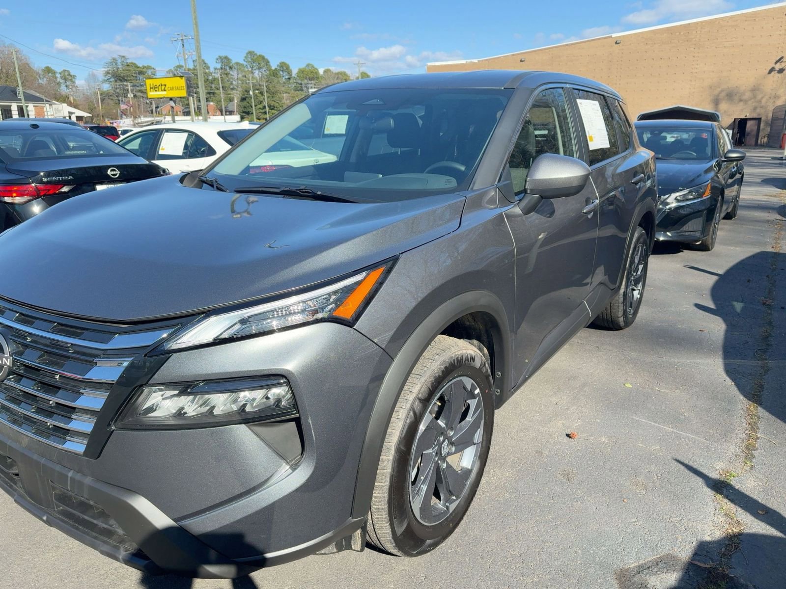 Used 2025 Nissan Rogue SV image 3