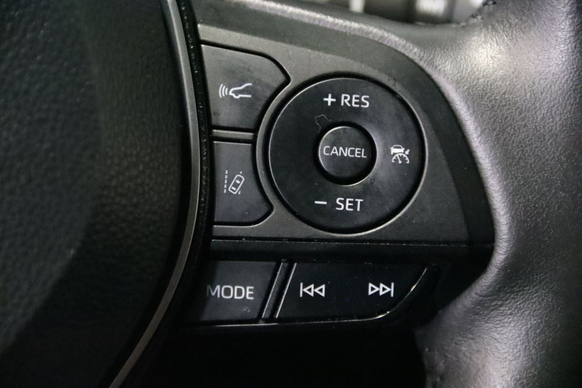 Used 2022 Toyota RAV4 XLE Premium AWD/4WD image 16