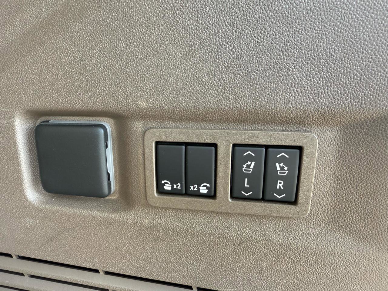 Used 2023 GMC Yukon Denali RWD image 22