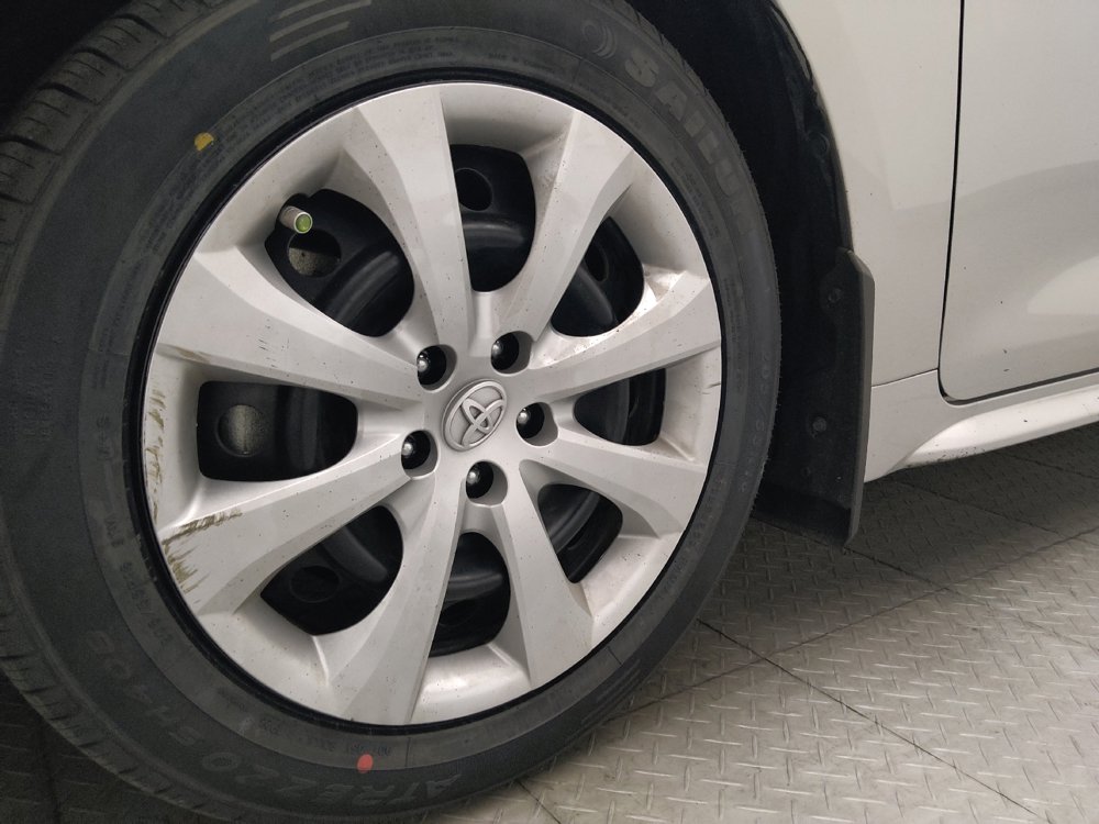 Used 2025 Toyota Corolla LE FWD image 31