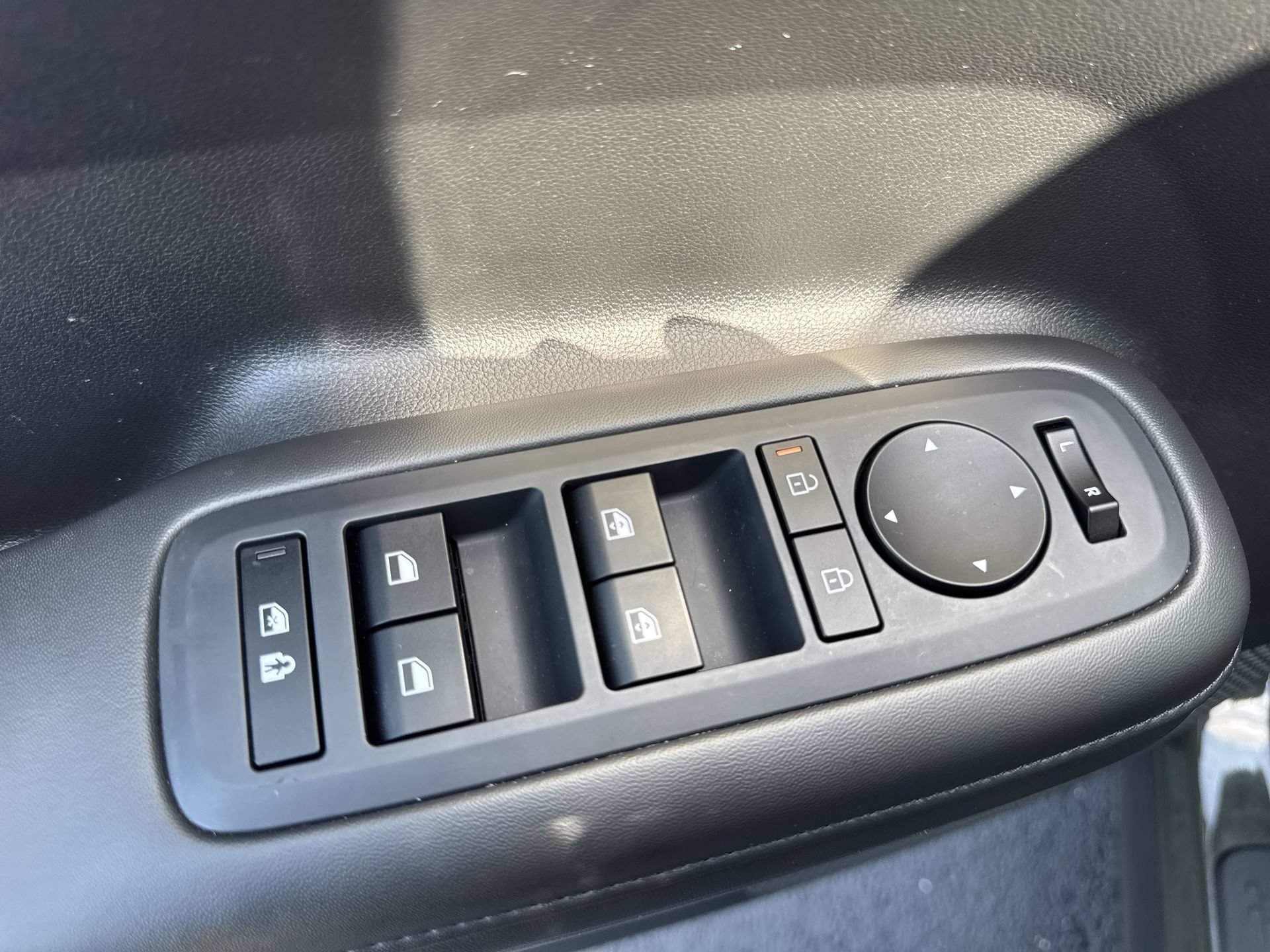 Used 2025 Hyundai Santa Fe SEL FWD image 13