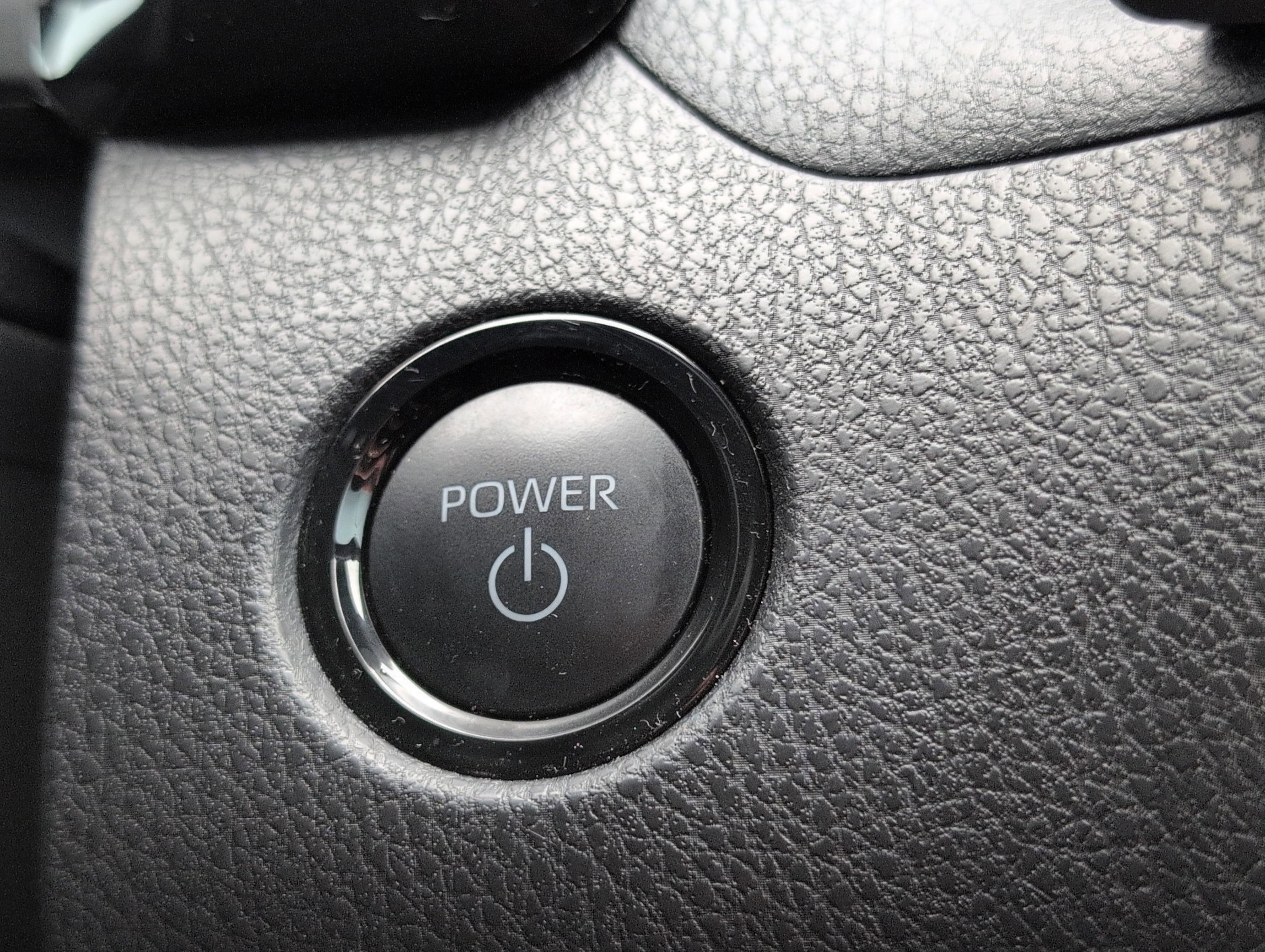 Used 2025 Toyota Camry SE image 29