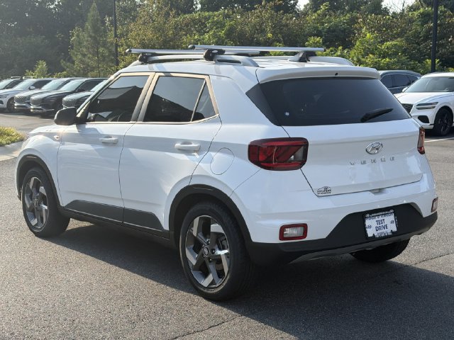 Used 2021 Hyundai Venue SEL FWD image 6