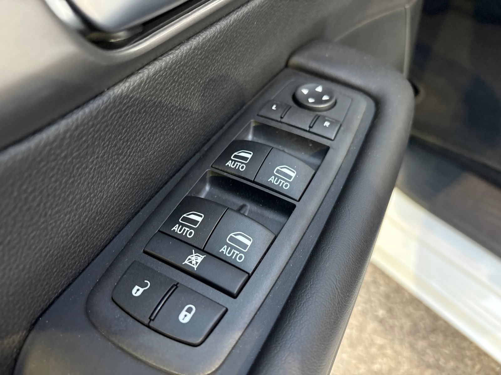 New 2027 Chrysler Pacifica Select FWD image 11
