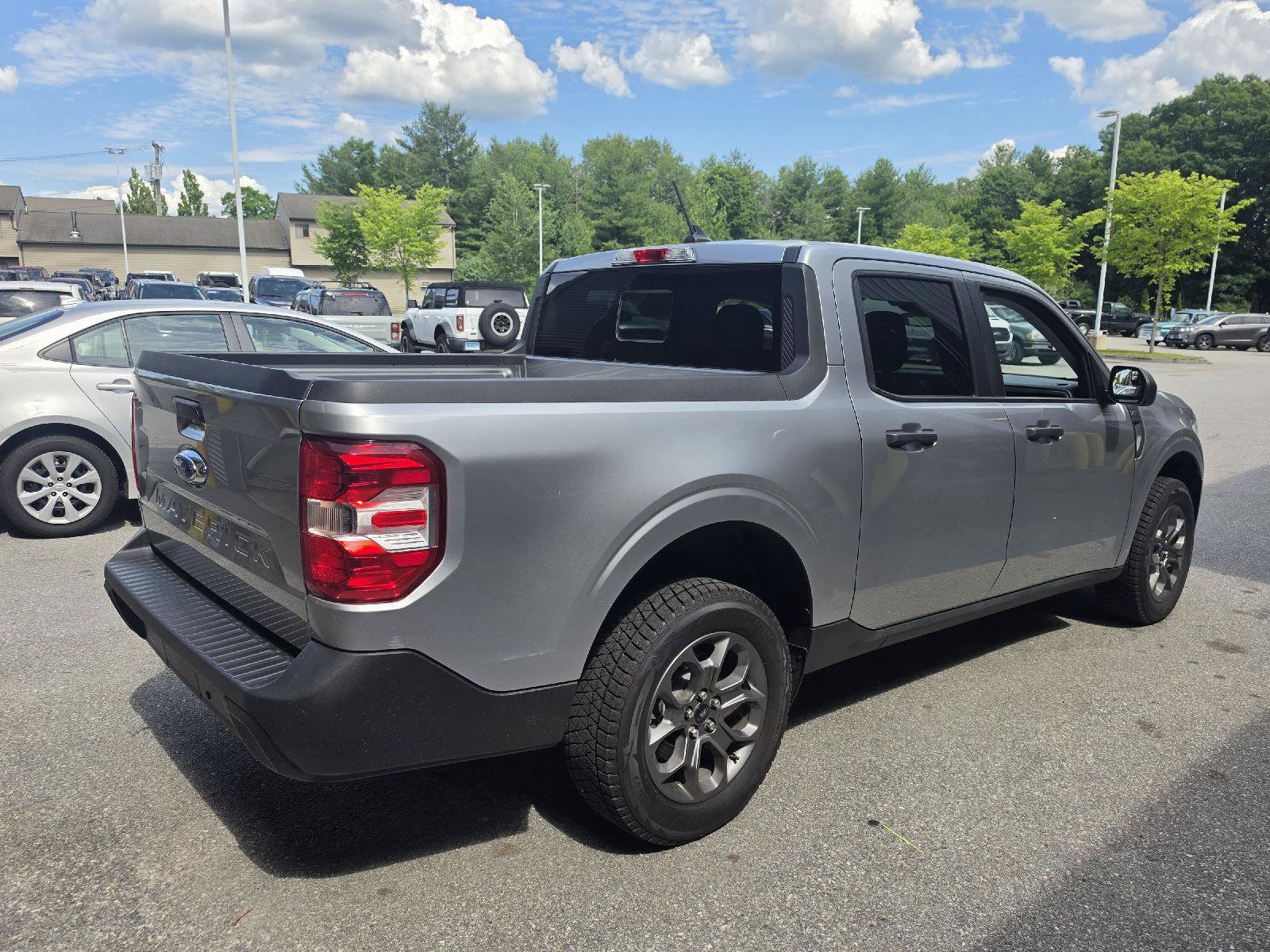 Used 2022 Ford Maverick XLT FWD image 3