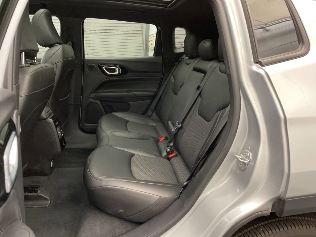 New 2025 Jeep Compass Latitude w/ Sun & Sound Group AWD/4WD image 17