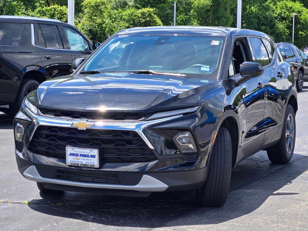 Used 2025 Chevrolet Blazer LT FWD image 5