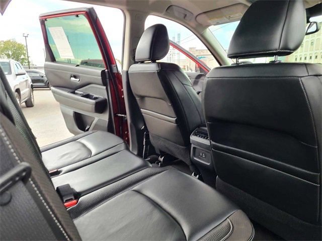 Used 2022 Nissan Pathfinder SL w/ SL Black Package image 22
