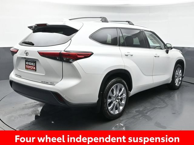 Used 2022 Toyota Highlander Limited AWD/4WD image 7