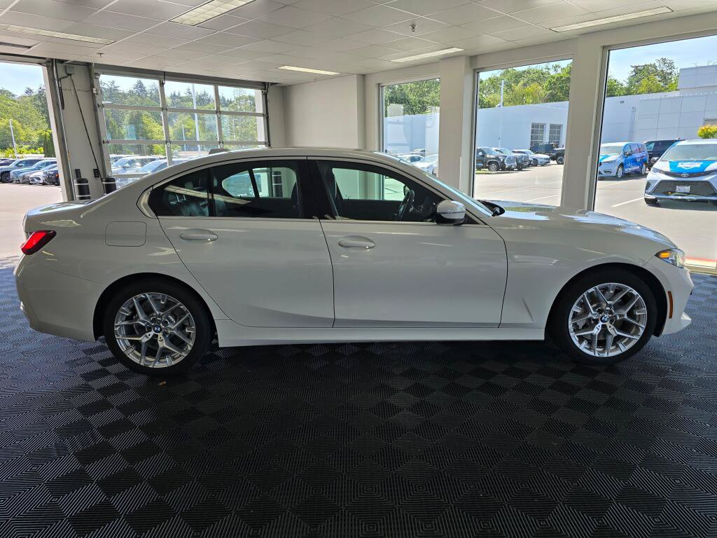 Used 2025 BMW 330i Sedan RWD image 2