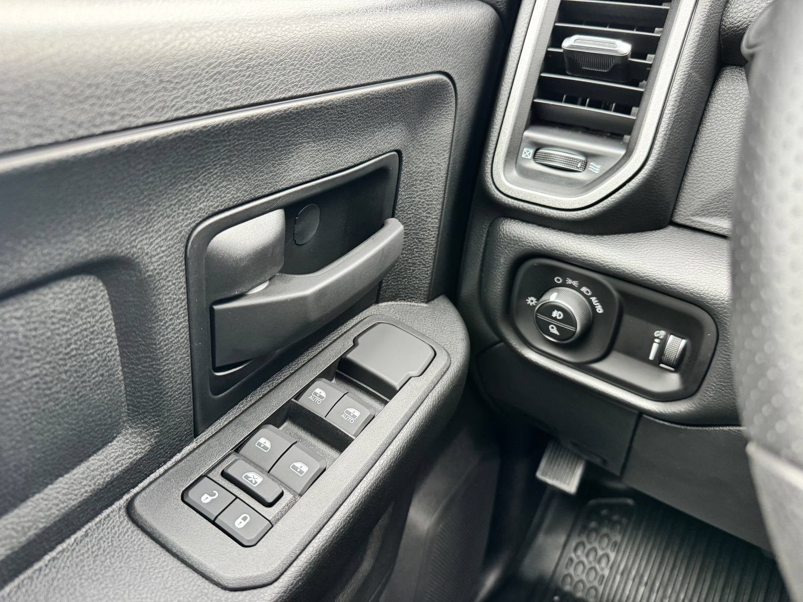 New 2026 RAM 2500 Tradesman w/ Chrome Appearance Group AWD/4WD image 15