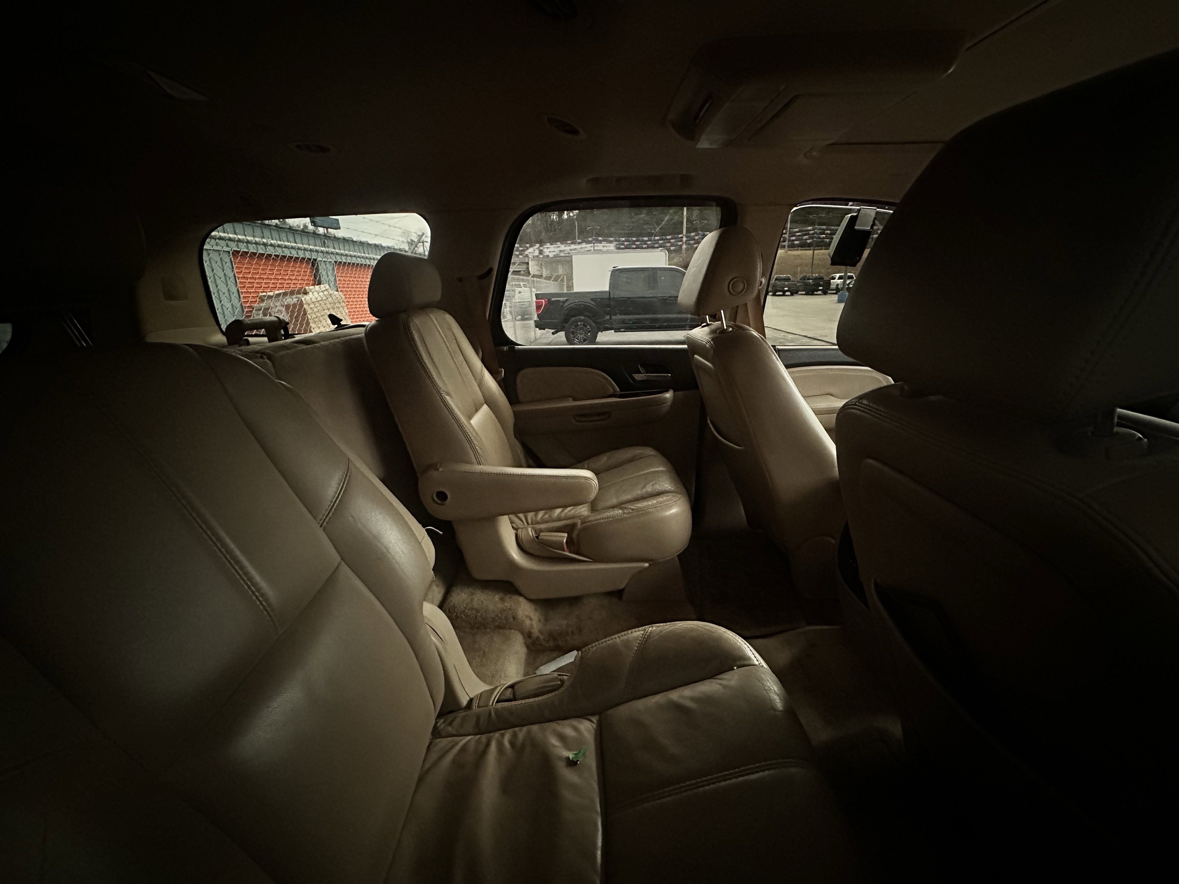 Used 2007 GMC Yukon Denali image 24