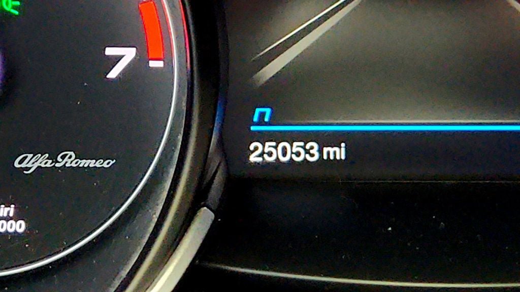 Used 2022 Alfa Romeo Stelvio Veloce AWD/4WD image 16