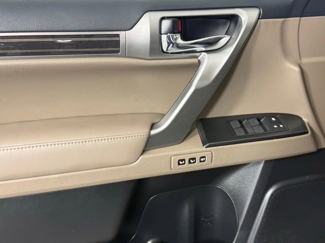 Used 2023 Lexus GX 460 Premium w/ Accessory Package AWD/4WD image 17