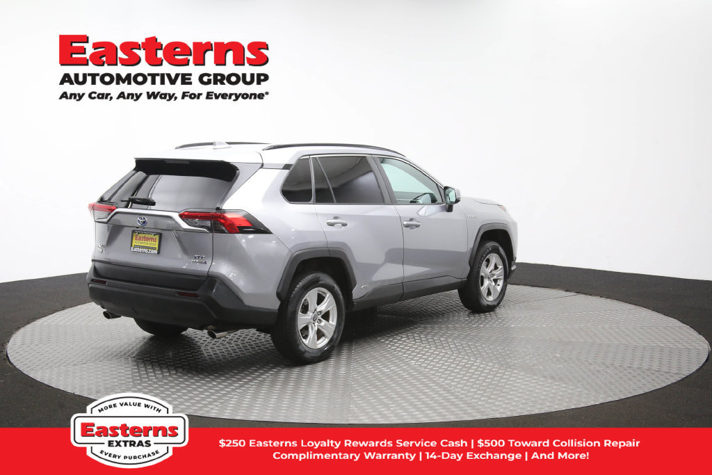 Used 2021 Toyota RAV4 XLE w/ XLE Grade Weather Package AWD/4WD image 43