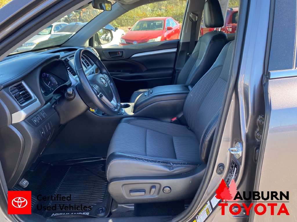Used 2018 Toyota Highlander Plus AWD/4WD image 12