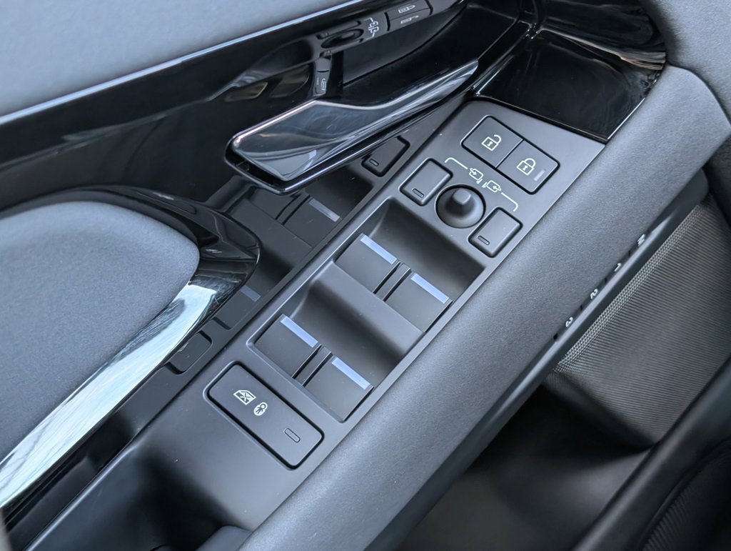 Used 2024 Land Rover Range Rover Evoque Dynamic SE image 24