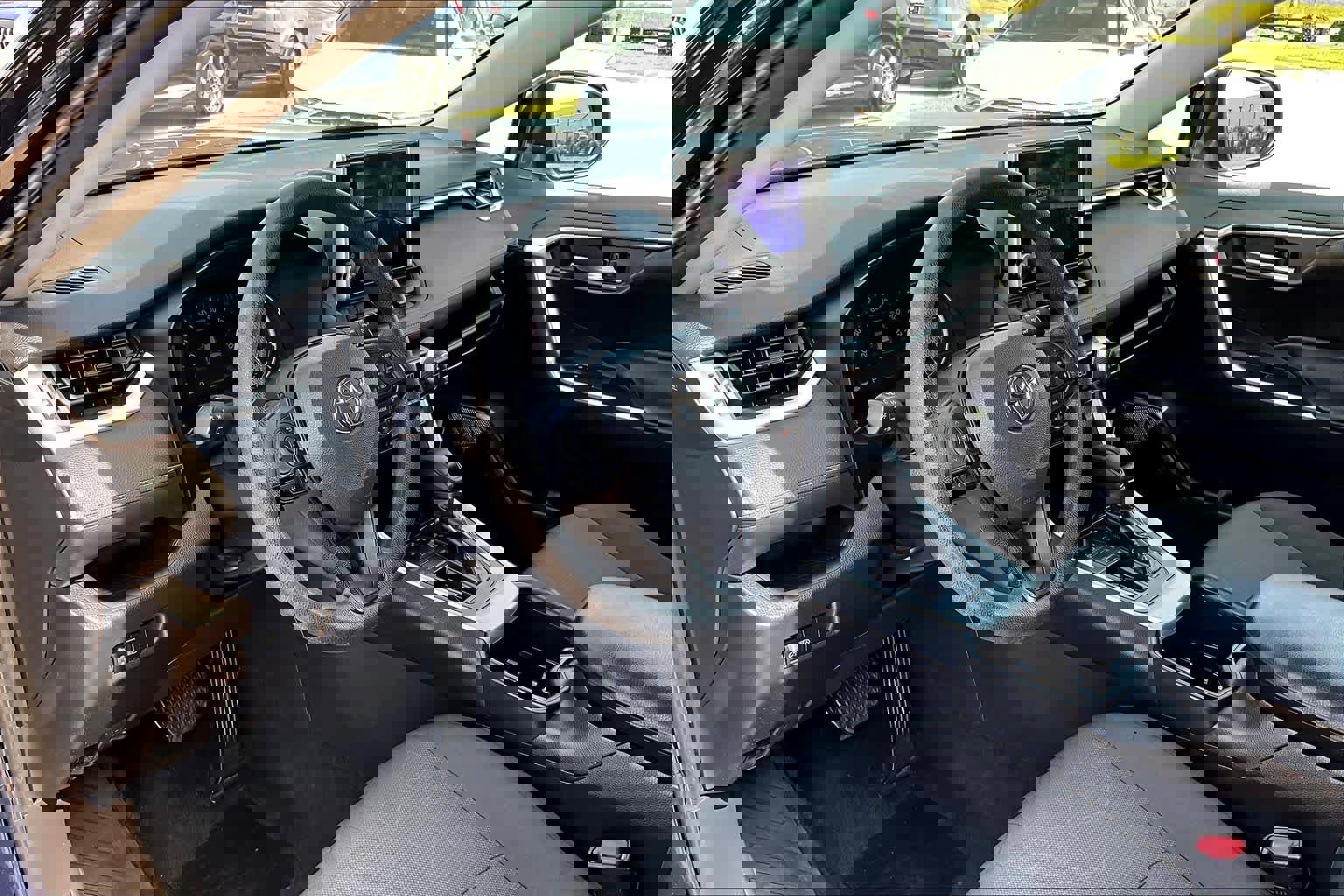 Used 2024 Toyota RAV4 XLE image 16