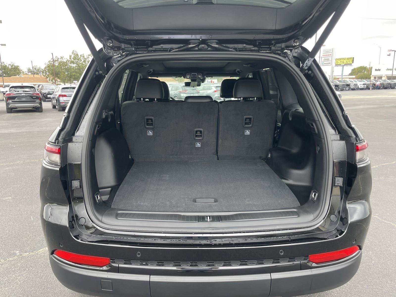 New 2025 Jeep Grand Cherokee Limited w/ Luxury Tech Group II image 36