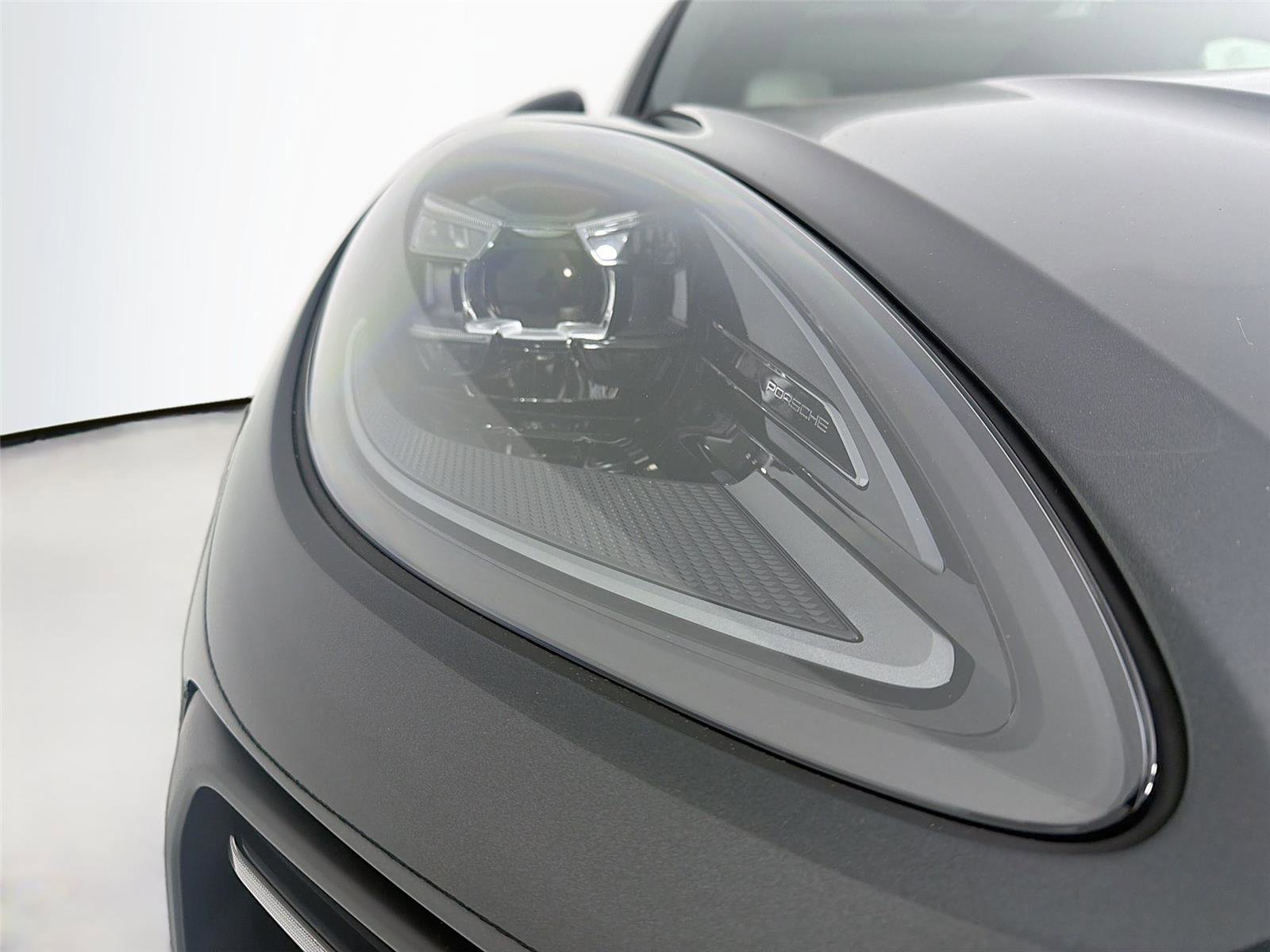 New 2026 Porsche Macan GTS image 32