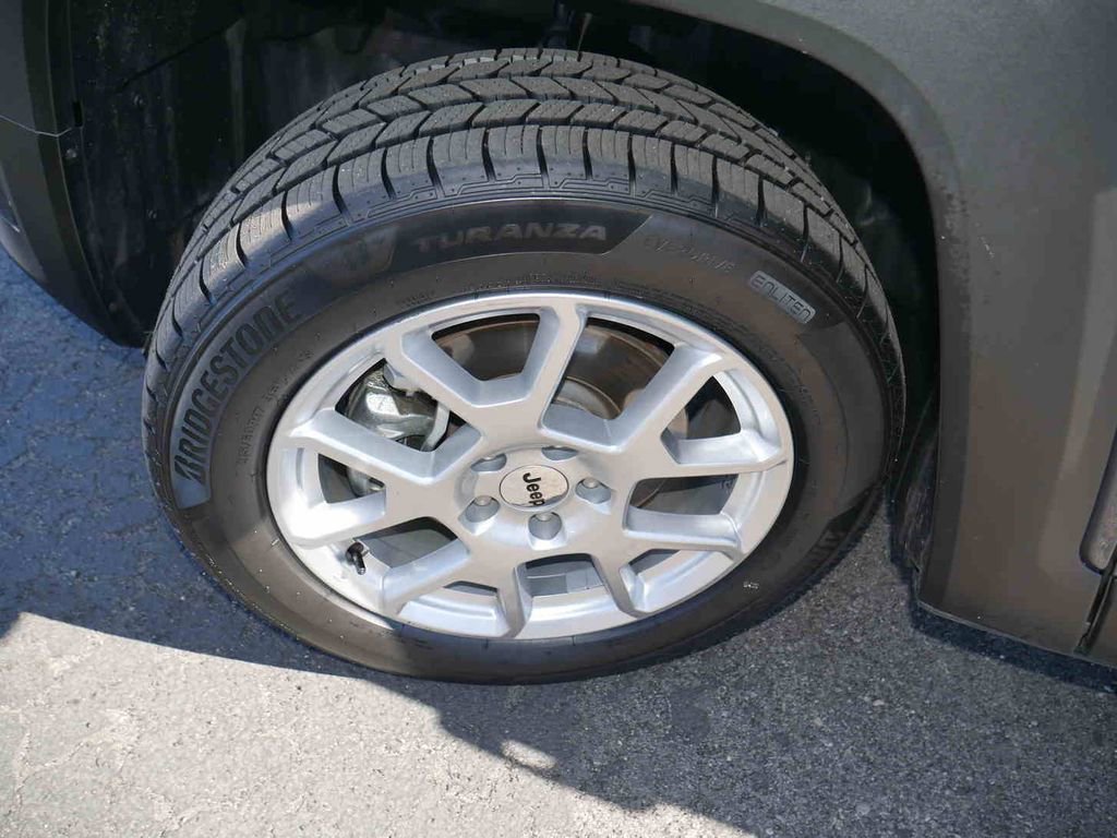 Certified 2023 Jeep Renegade Latitude image 10